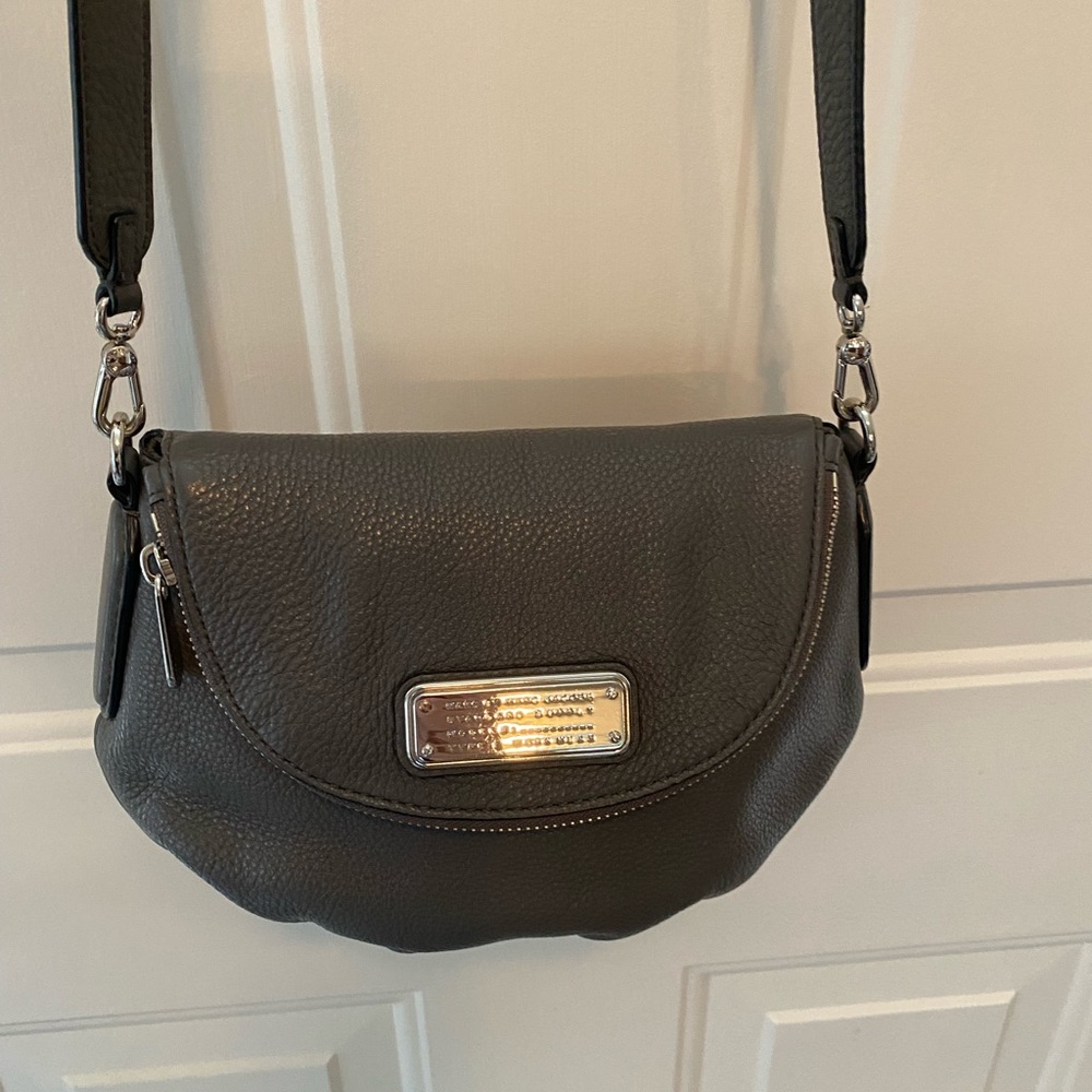 Marc By Marc Jacobs grey leather crossbody purse adjustable strap.